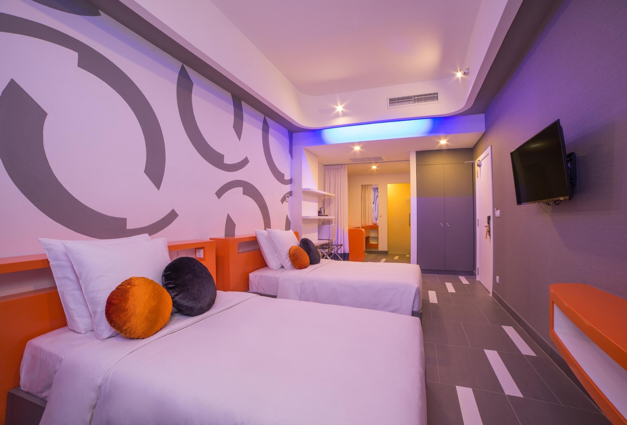 Sun & Moon, Urban Hotel Phnom Penh Exteriör bild