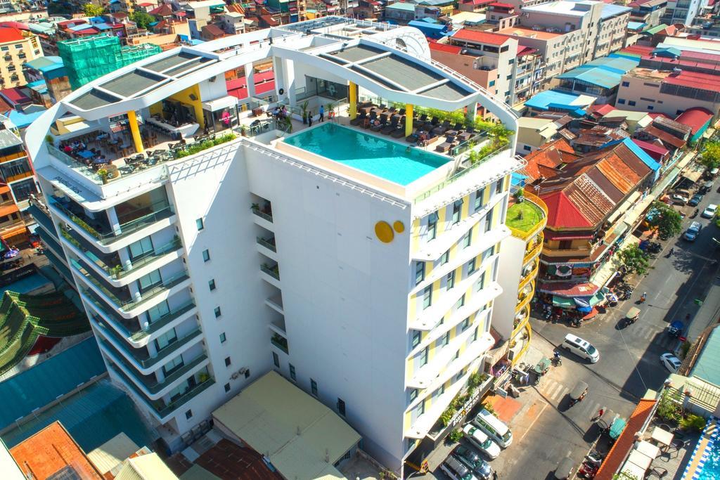 Sun & Moon, Urban Hotel Phnom Penh Exteriör bild