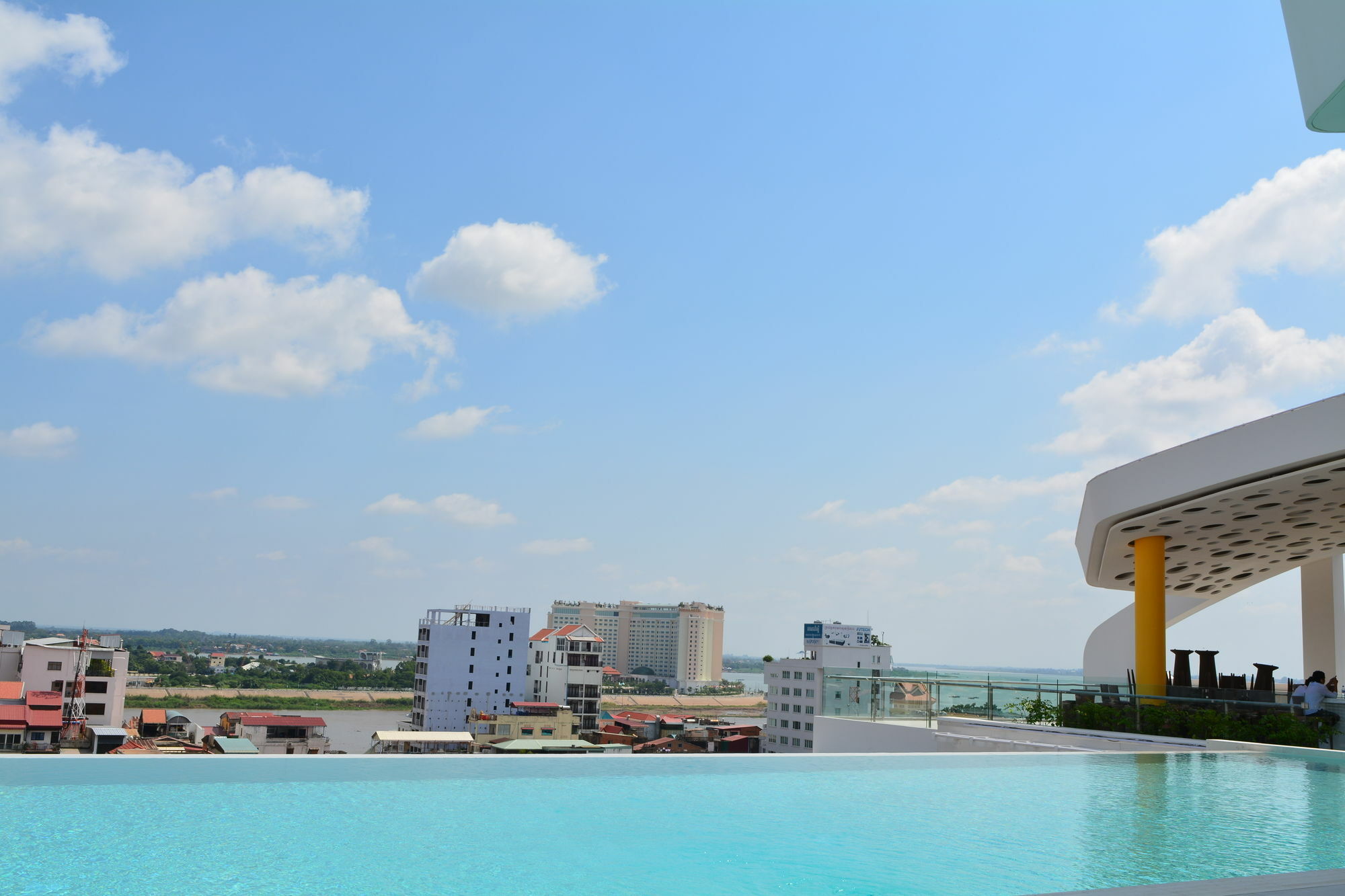 Sun & Moon, Urban Hotel Phnom Penh Exteriör bild