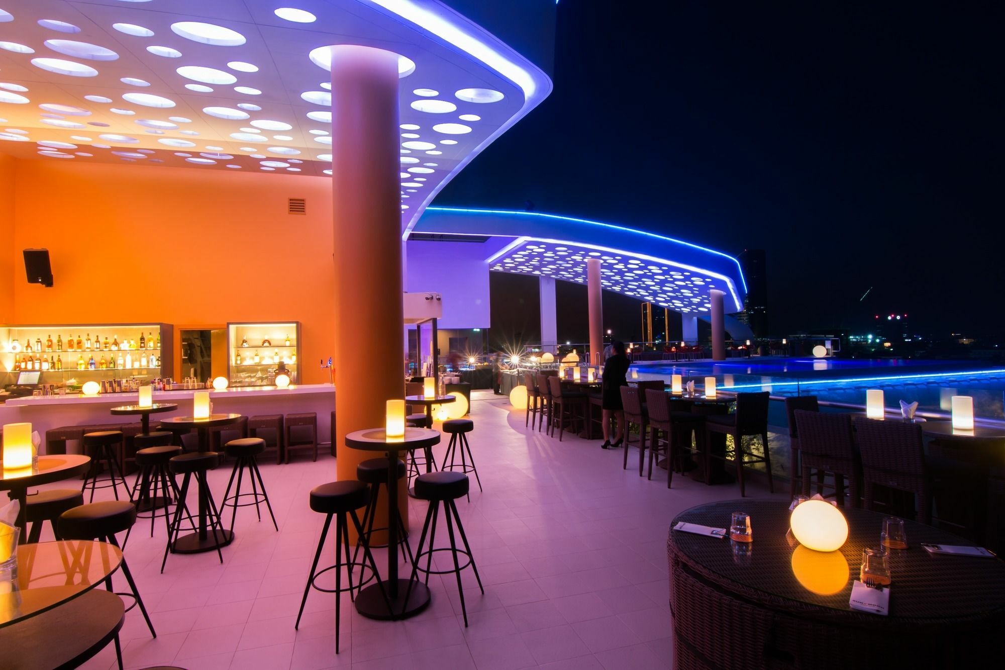 Sun & Moon, Urban Hotel Phnom Penh Exteriör bild