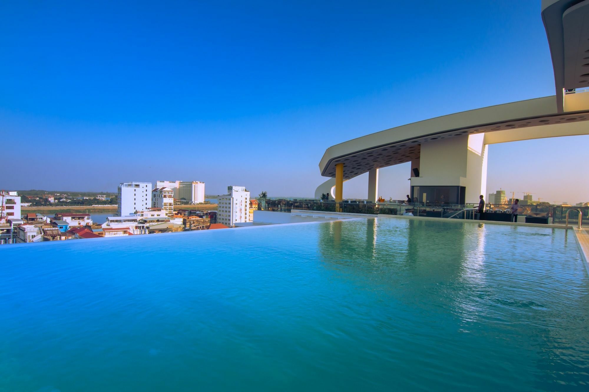 Sun & Moon, Urban Hotel Phnom Penh Exteriör bild