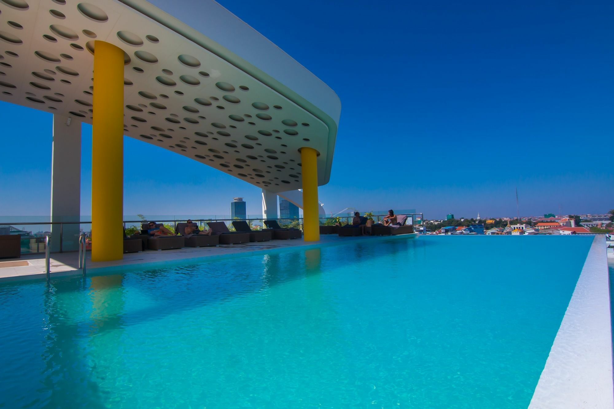 Sun & Moon, Urban Hotel Phnom Penh Exteriör bild